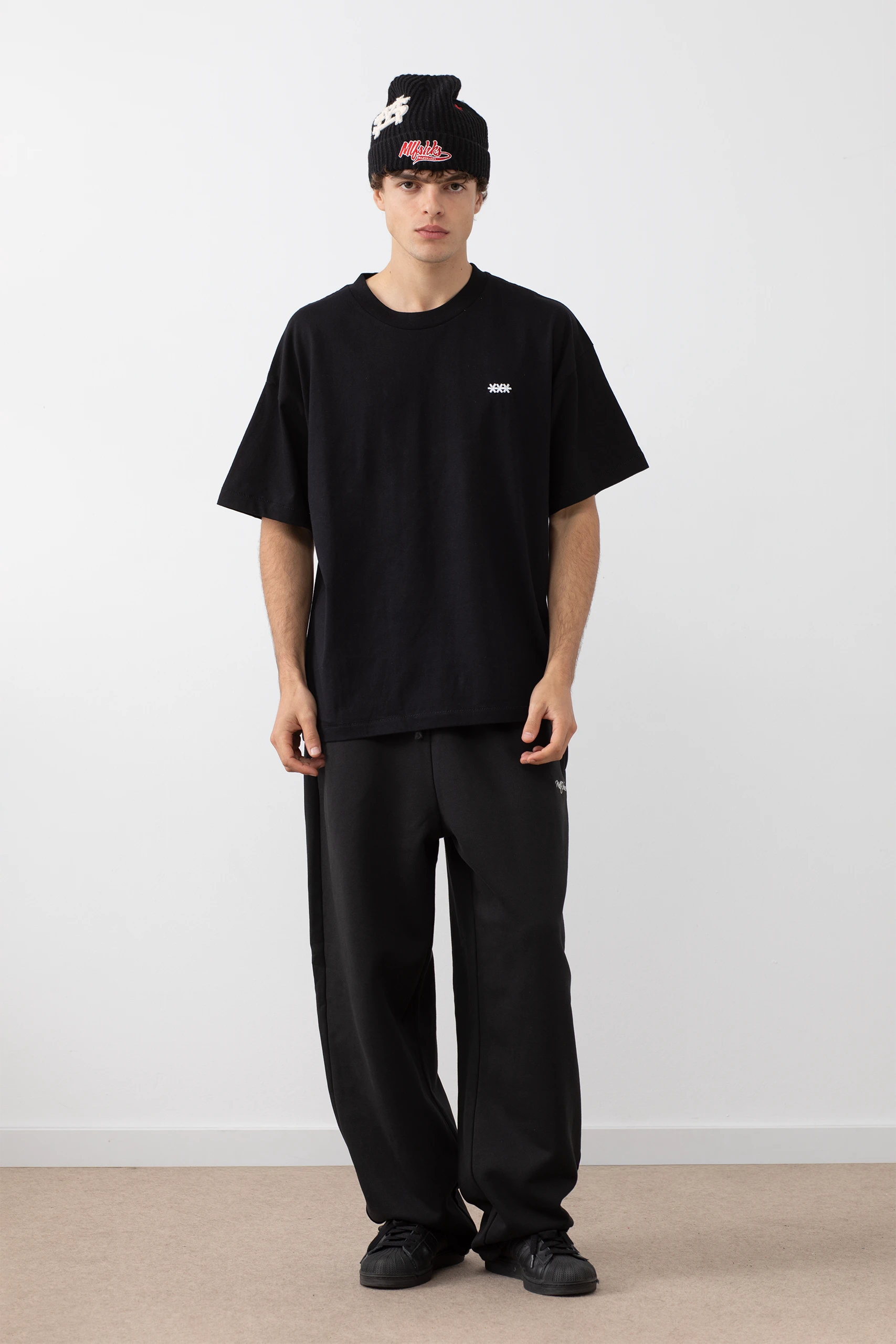 DAILY *** BLACK